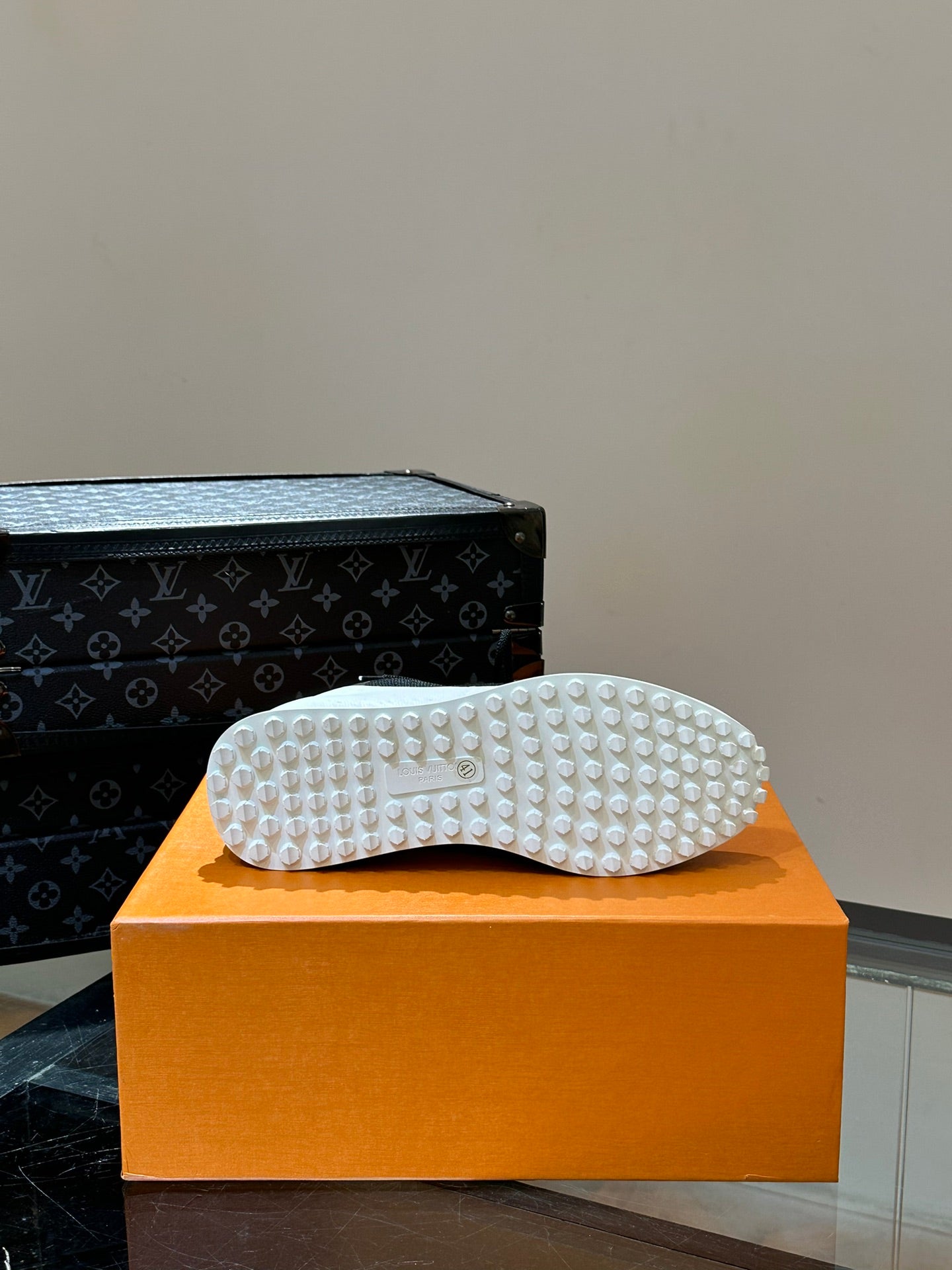 LV SNEAKERS IN WHITE MIX BLACK CALFSKIN AND FABRIC BREATHABLE