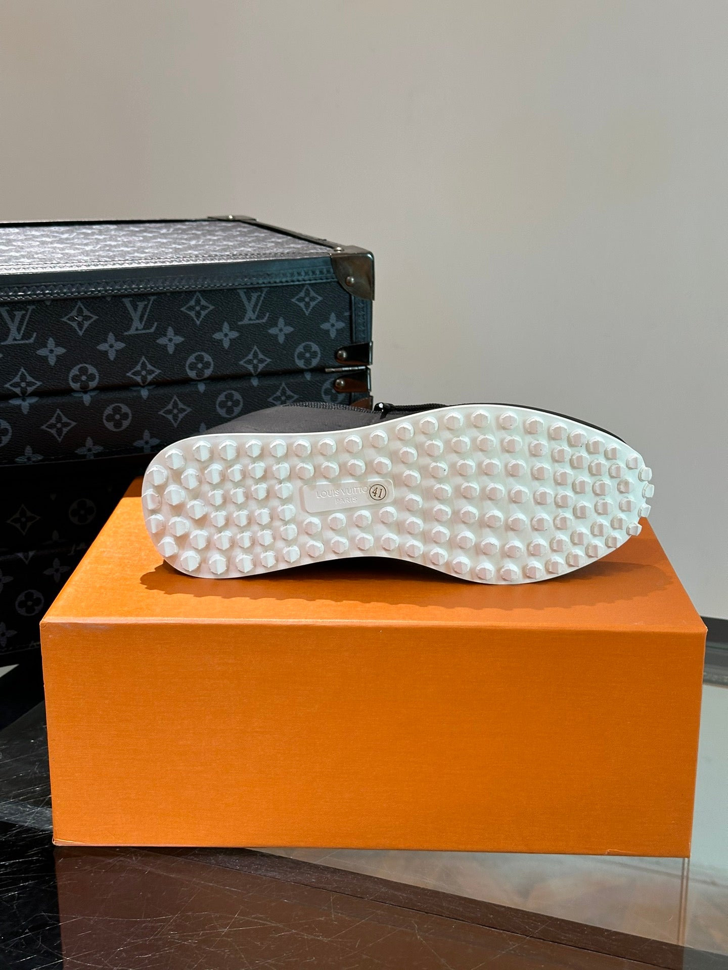 LV SNEAKERS IN BLACK CALFSKIN AND FABRIC BREATHABLE