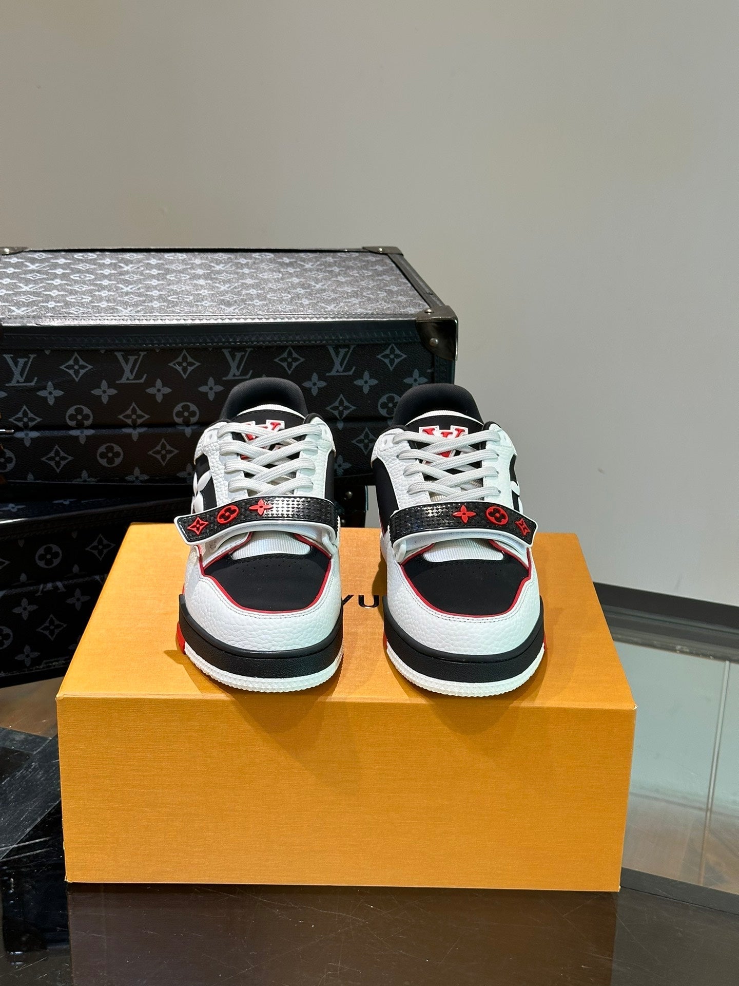 LV TRAINER SNEAKERS IN WHITE CALFSKIN AND BLACK MIX RED SUEDE