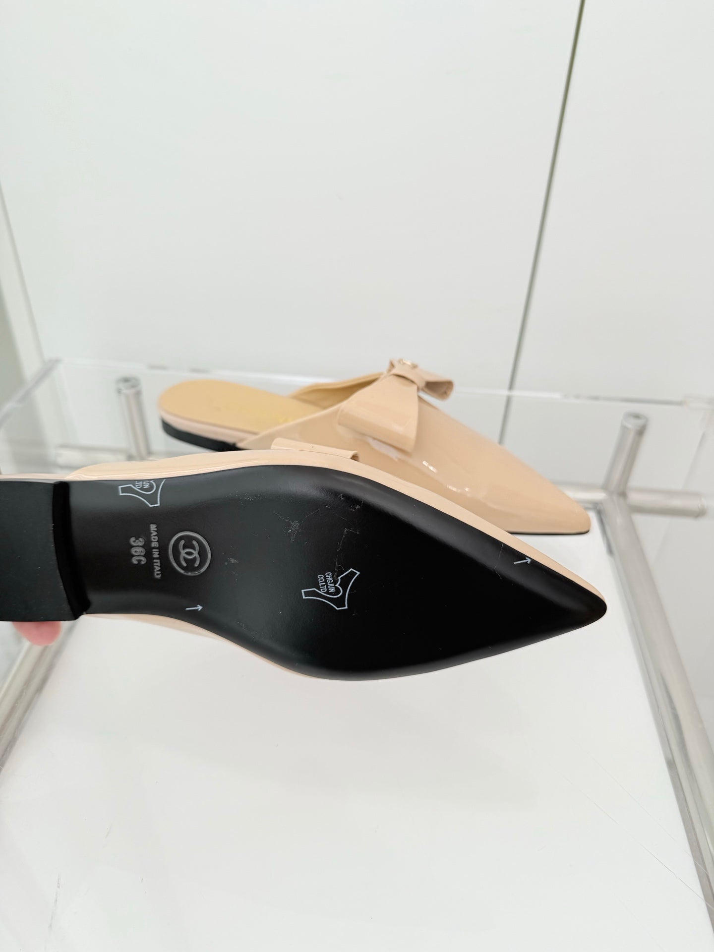 Chanel 2026 New Flat Mules Patent Leather Sheepskin 823436
