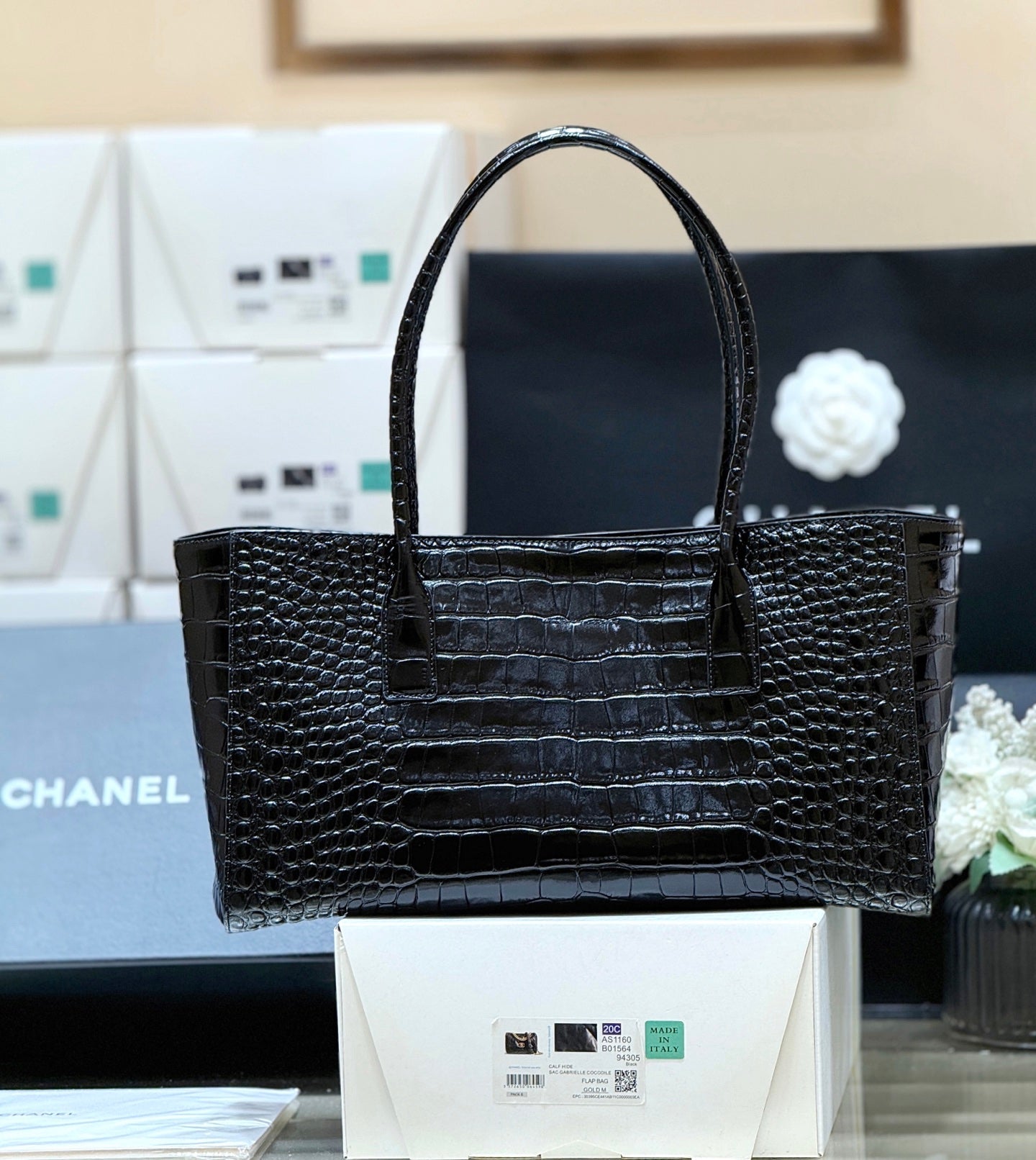 Chanel 25 Crocodile-embossed 40cm Bag Black Cowhide 322959