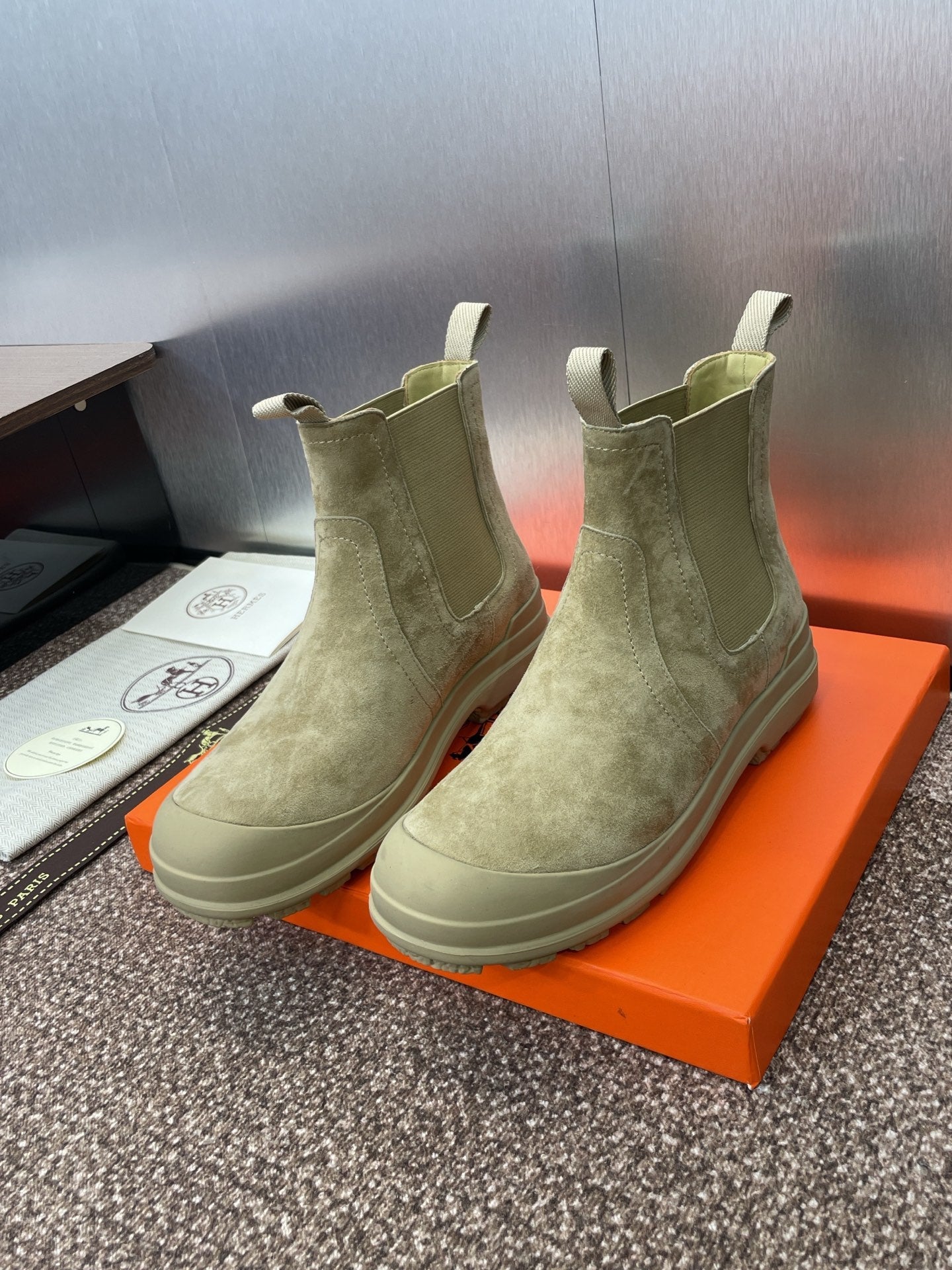 HM 25  Chelsea Ankle Boots Taupe Suede 508487