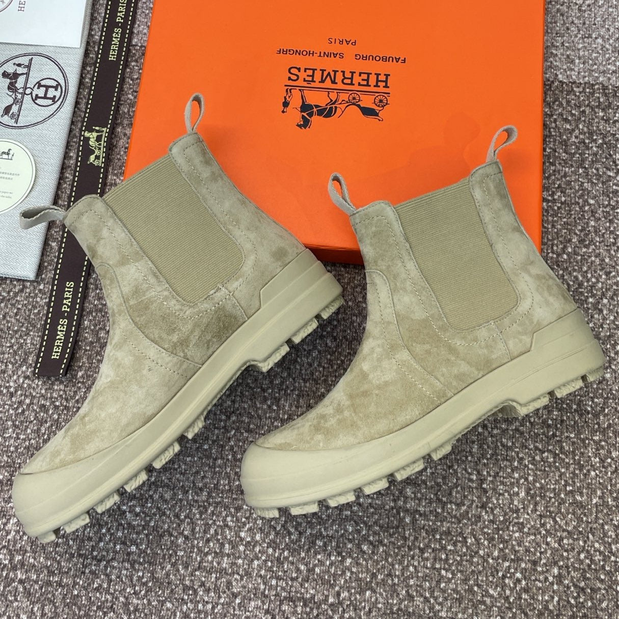 HM 25  Chelsea Ankle Boots Taupe Suede 508487