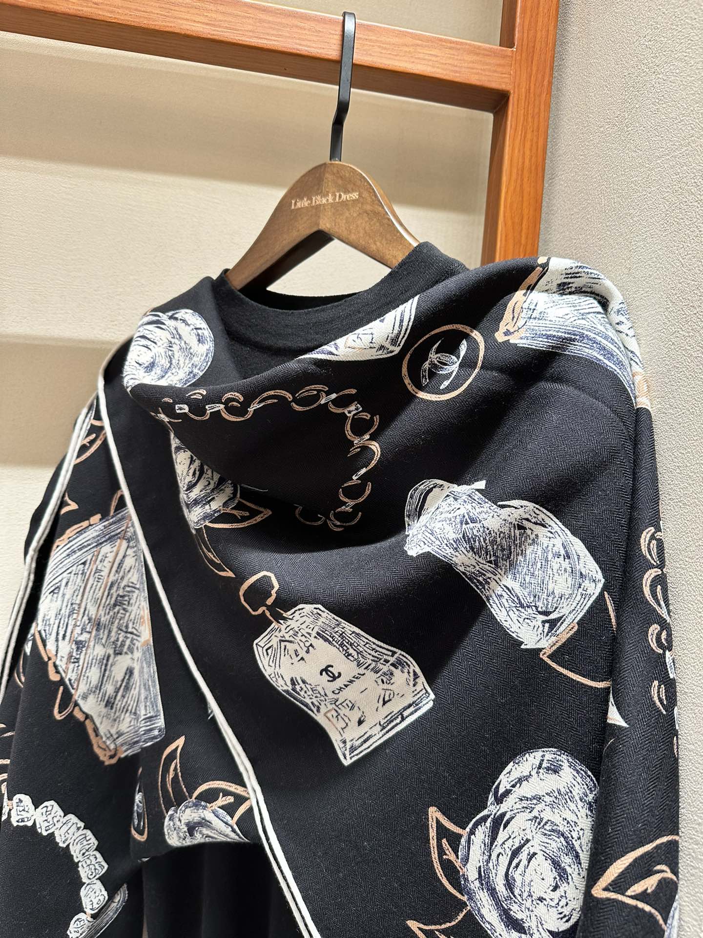 CC Square Scarf 140 CM In Black White Cashmere Silk 408655