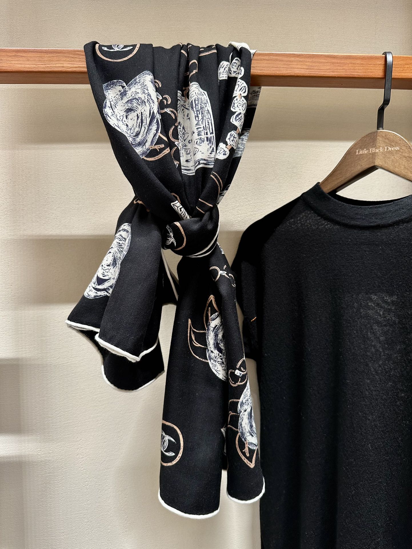 CC Square Scarf 140 CM In Black White Cashmere Silk 408655