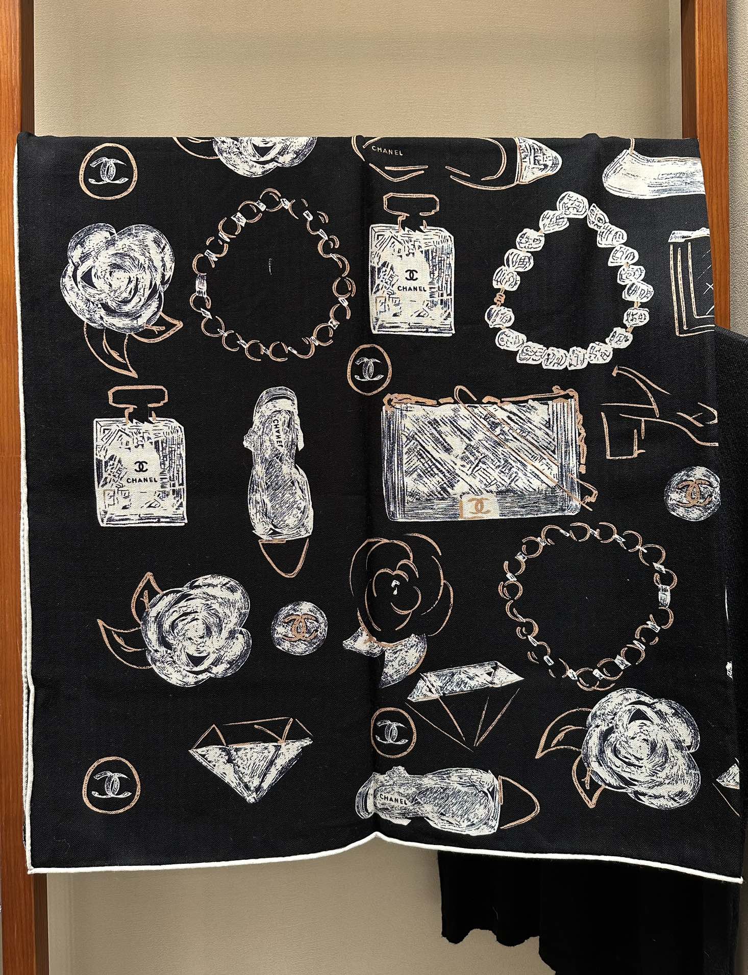 CC Square Scarf 140 CM In Black White Cashmere Silk 408655