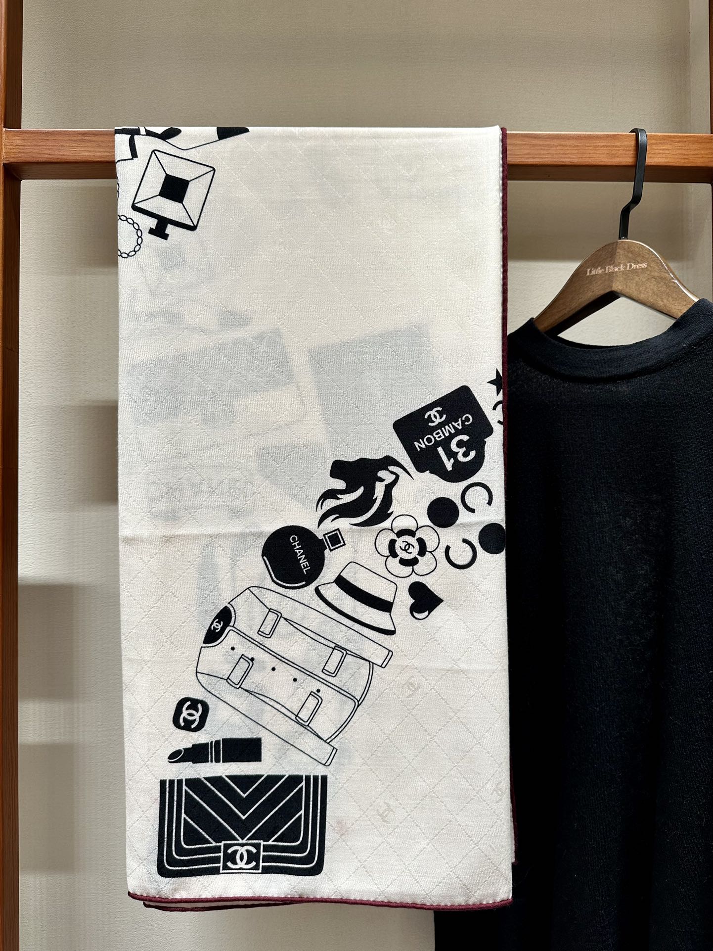 CC Square Scarf 140 CM In White Black Silk Cashmere 413676