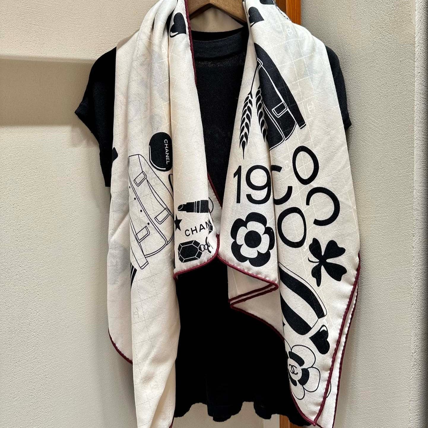 CC Square Scarf 140 CM In White Black Silk Cashmere 413676