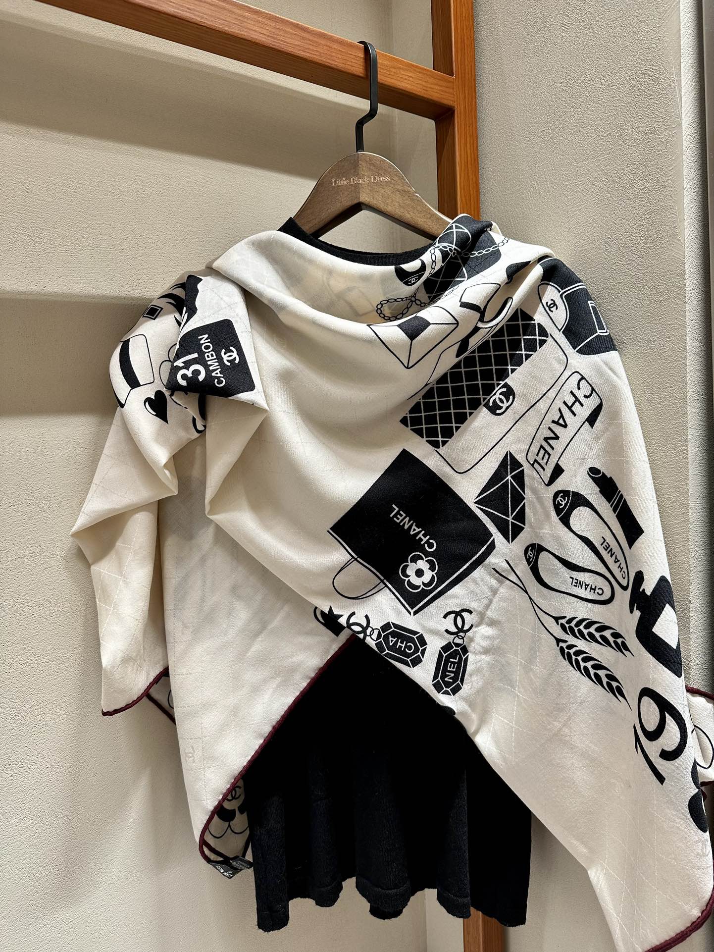 CC Square Scarf 140 CM In White Black Silk Cashmere 413676