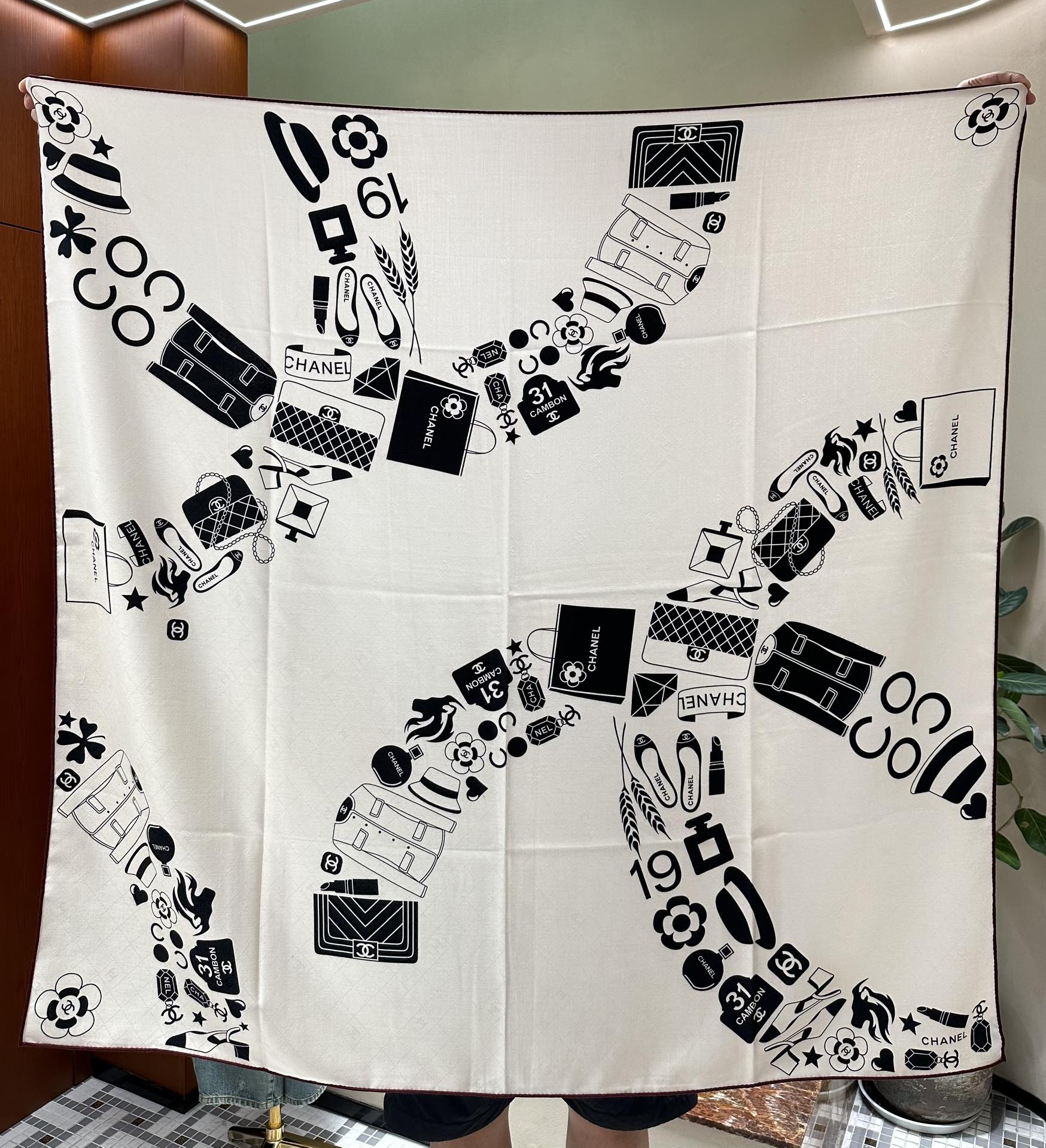 CC Square Scarf 140 CM In White Black Silk Cashmere 413676