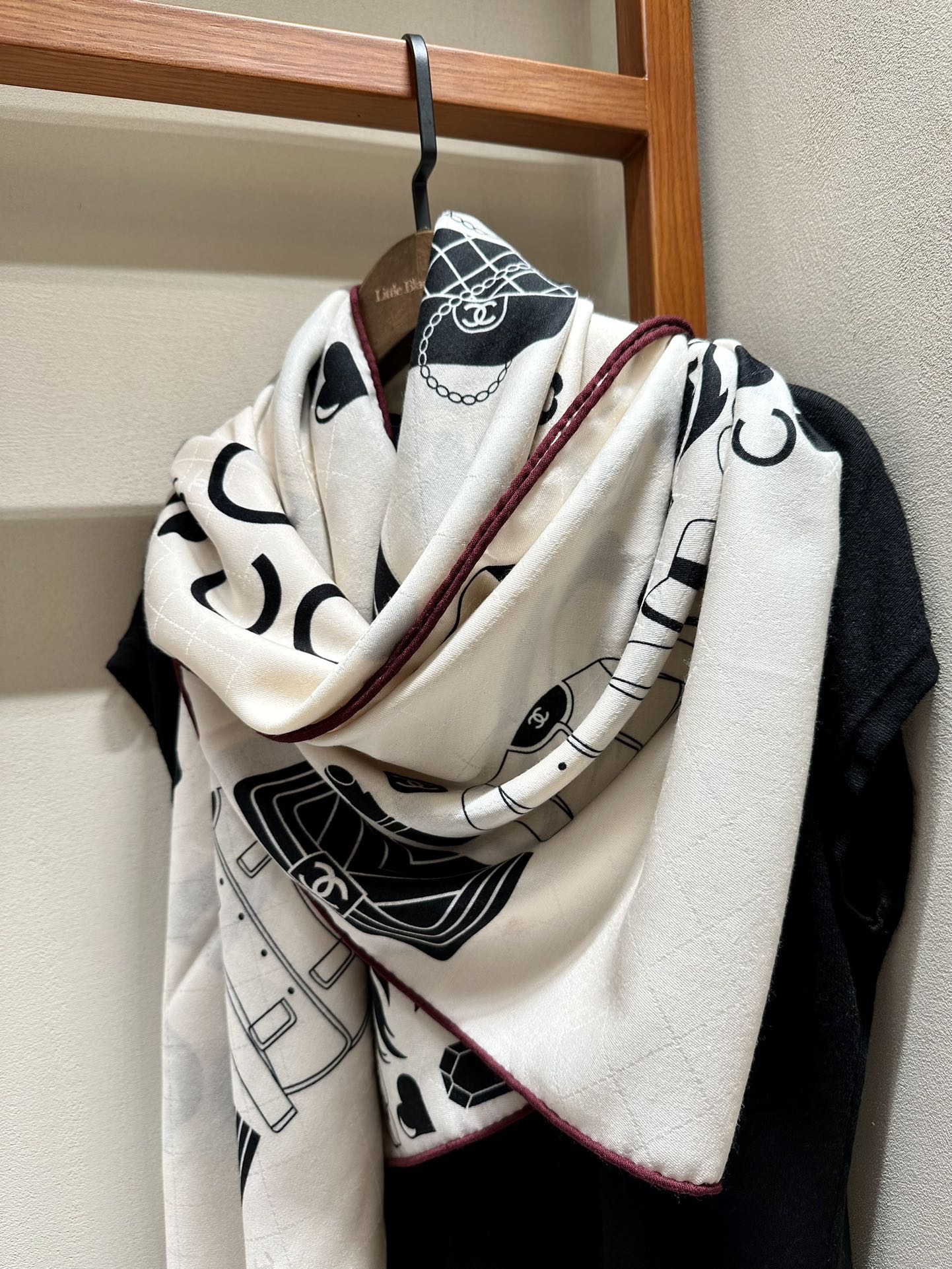 CC Square Scarf 140 CM In White Black Silk Cashmere 413676