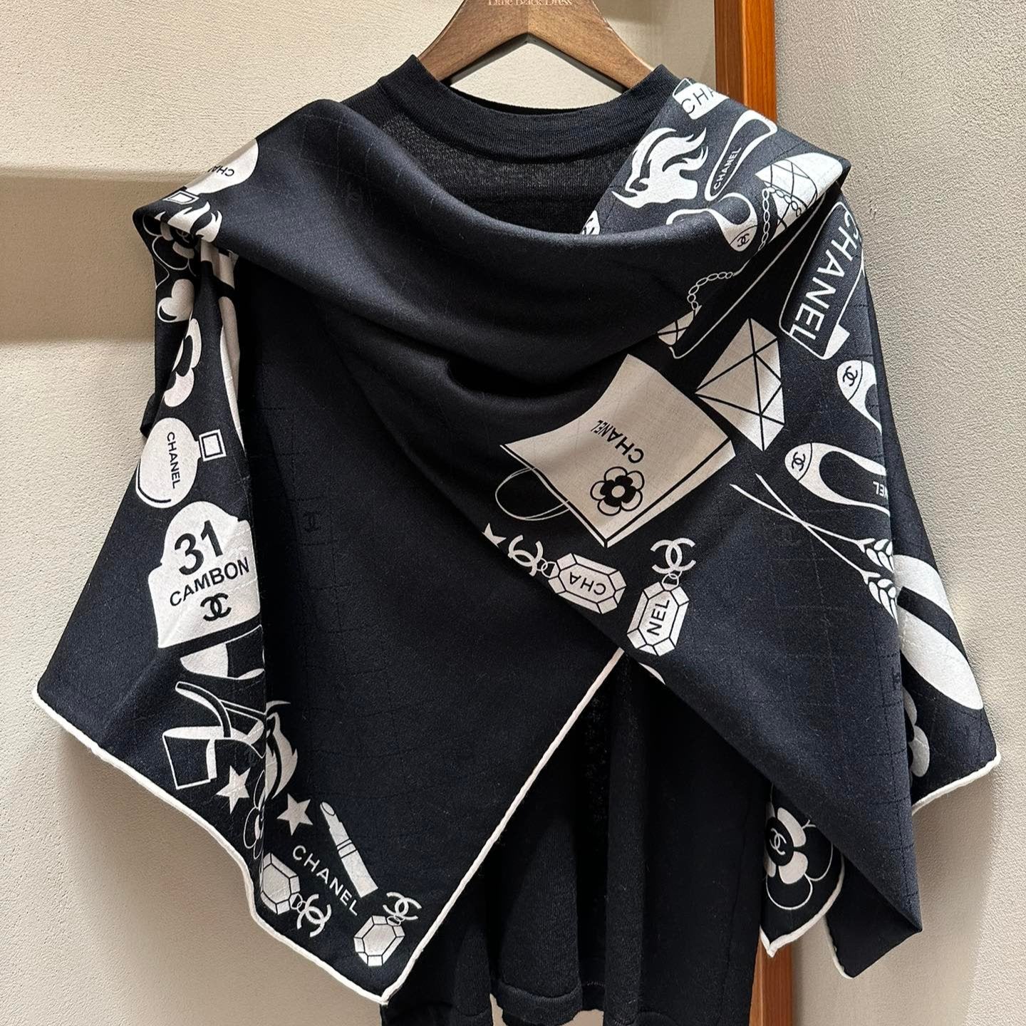 CC Square Scarf 140 CM In Black White Silk Cashmere 413675