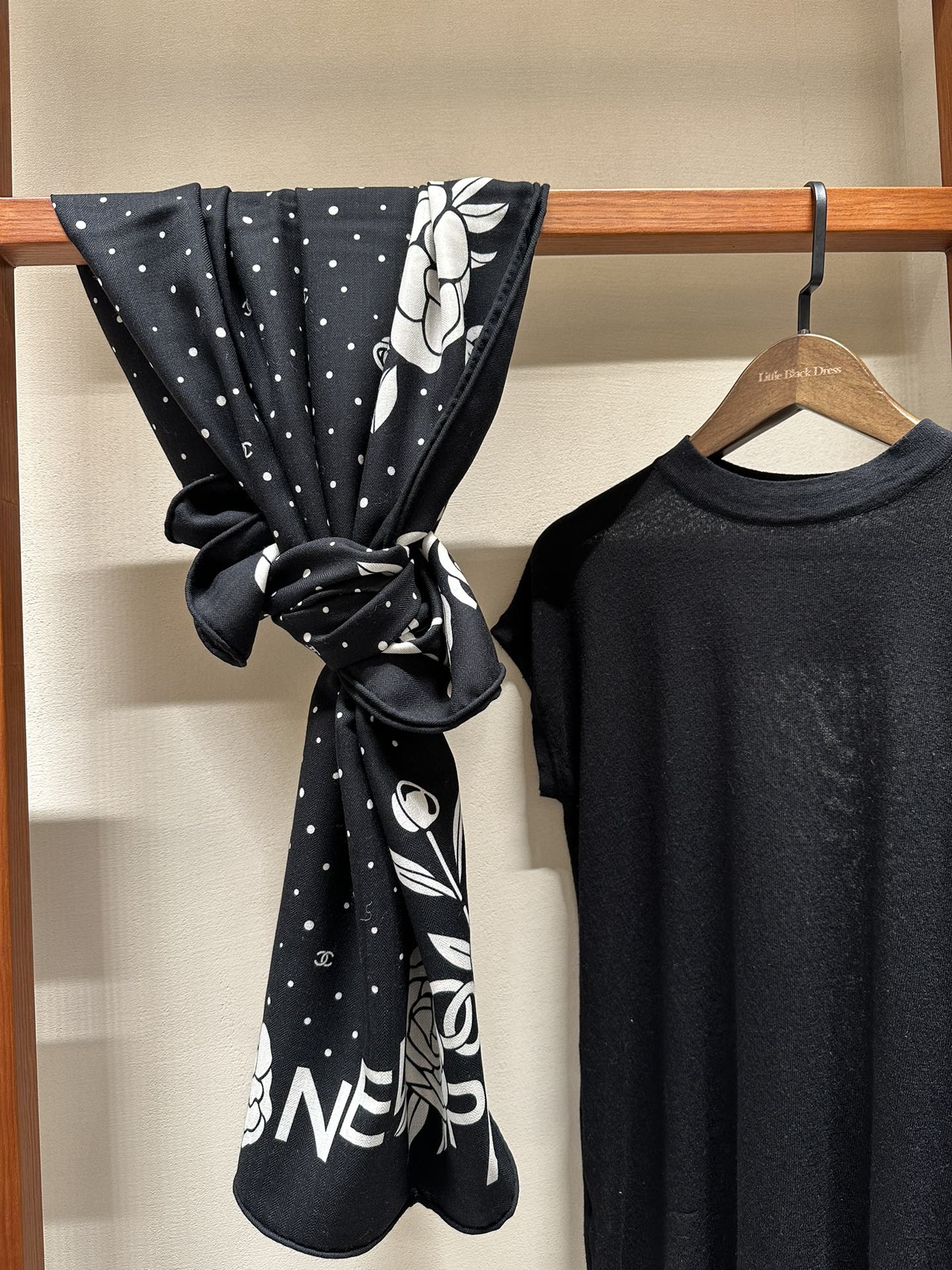 CC Square Scarf 140 CM In Black Mix White Cashmere Silk 383803