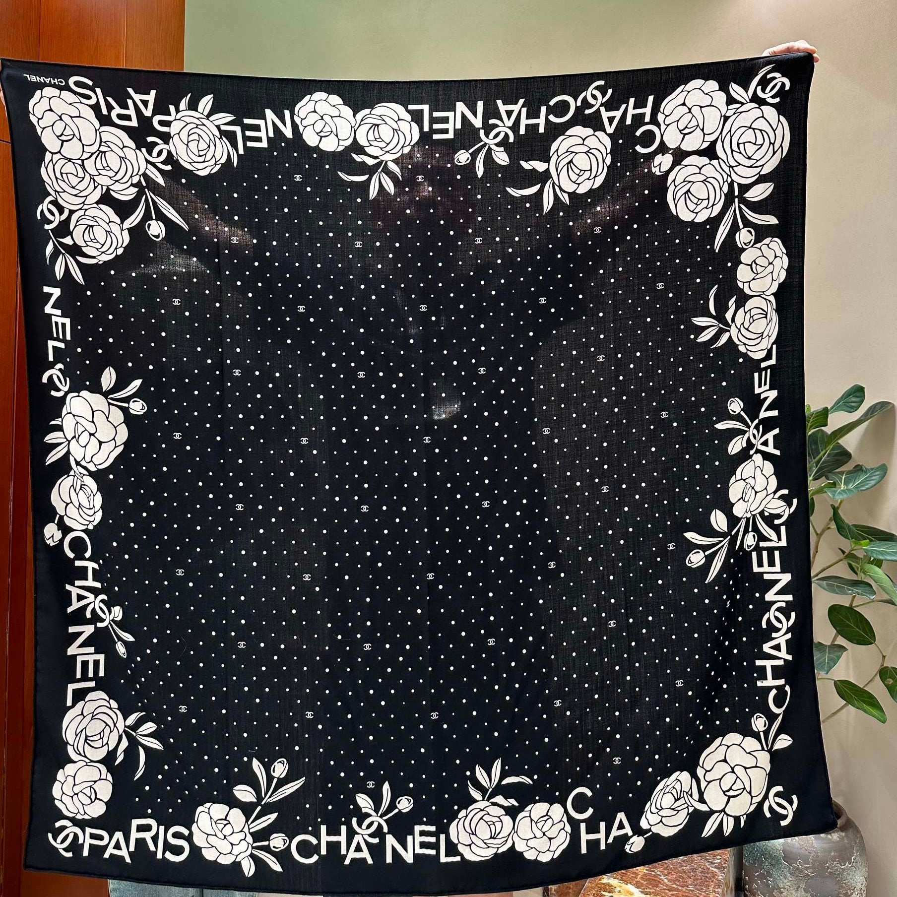 CC Square Scarf 140 CM In Black Mix White Cashmere Silk 383803