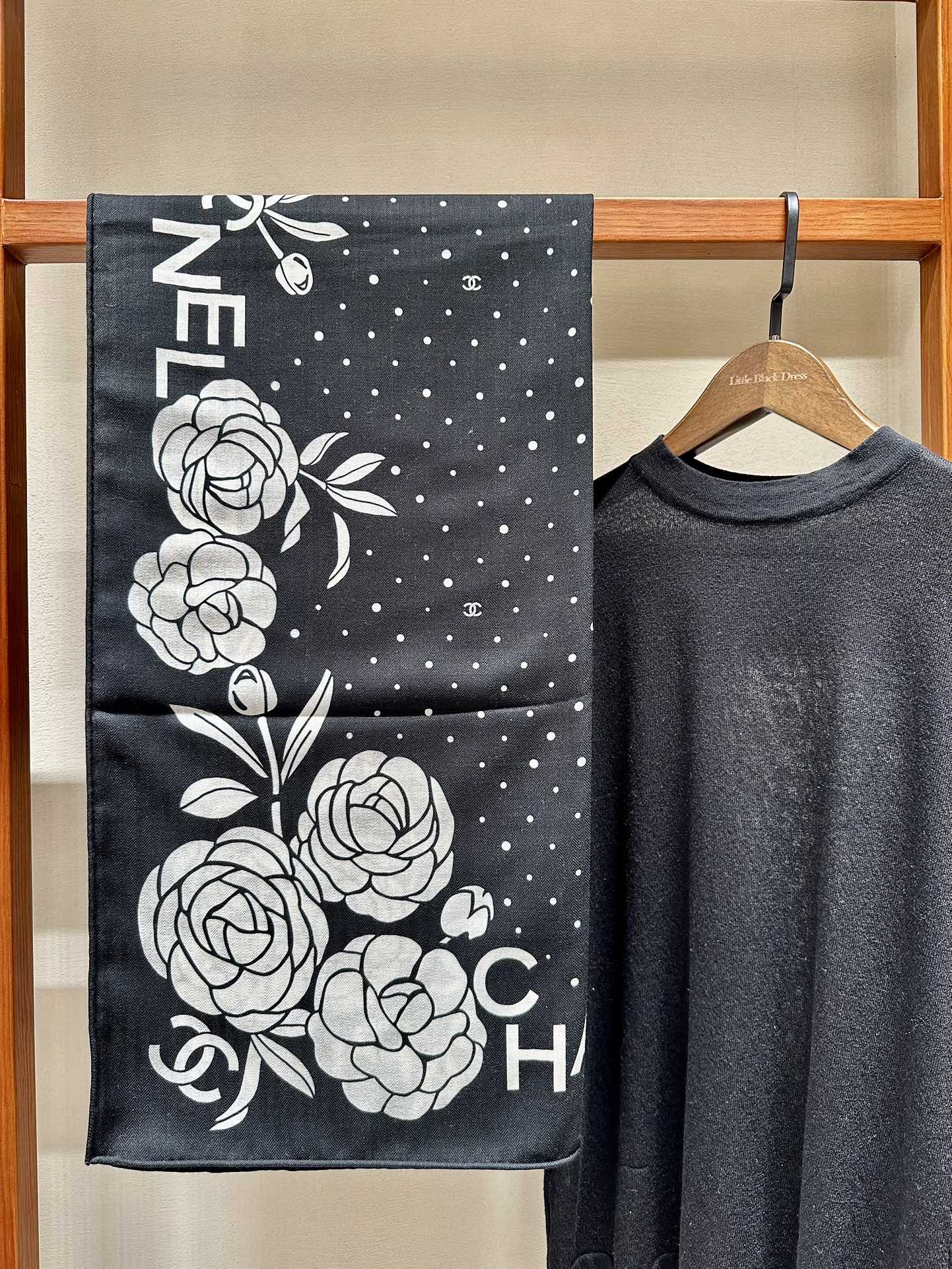 CC Square Scarf 140 CM In Black Mix White Cashmere Silk 383803