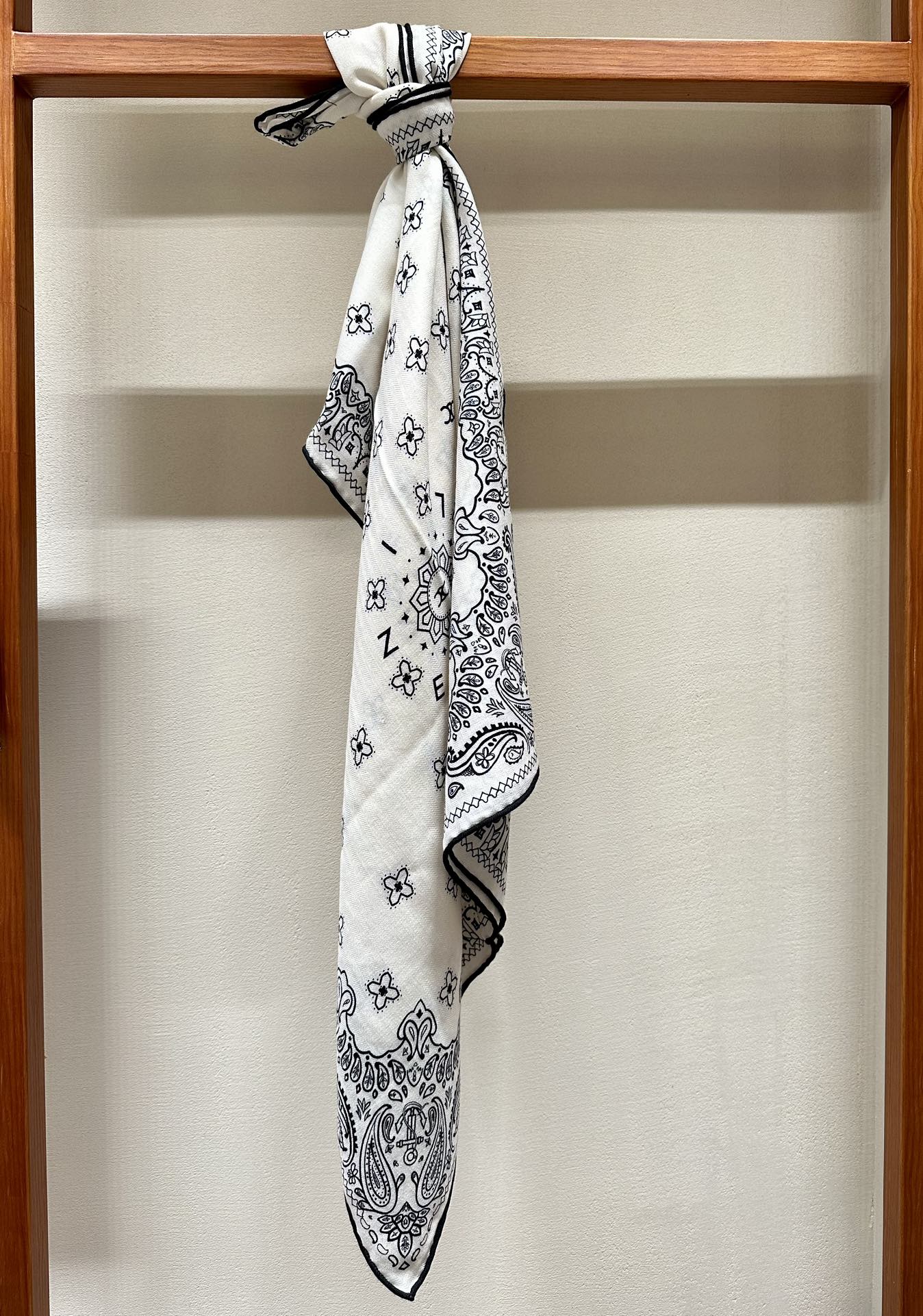 CC Scarf 185 CM In White Black Cashmere Silk 371904
