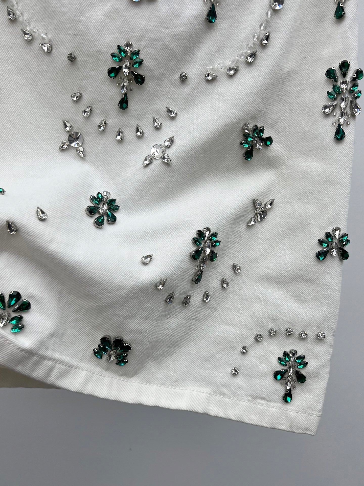 Miumiu 2026 Emerald-studded Midi Skirt White Green Cotton