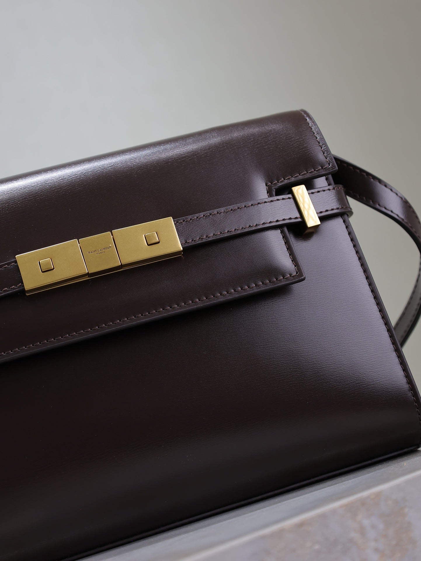 MANHATTAN IN BOX SMALL 24 IN DARK BURGUNDY CALFSKIN GOLD HARDWARE