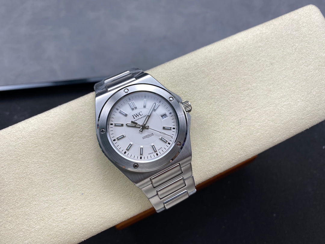 IWC Ingenieur 40mm Cream Dial Sliver White Numerals Steel Case