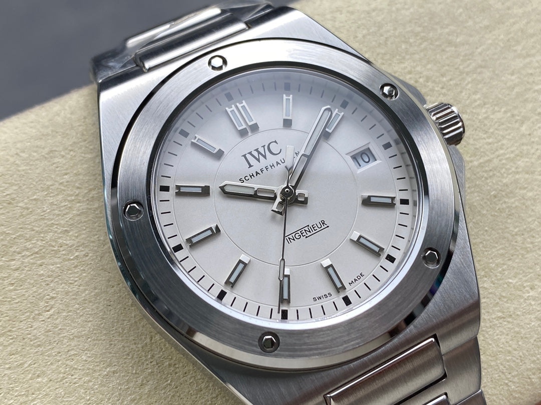 IWC Ingenieur 40mm Cream Dial Sliver White Numerals Steel Case