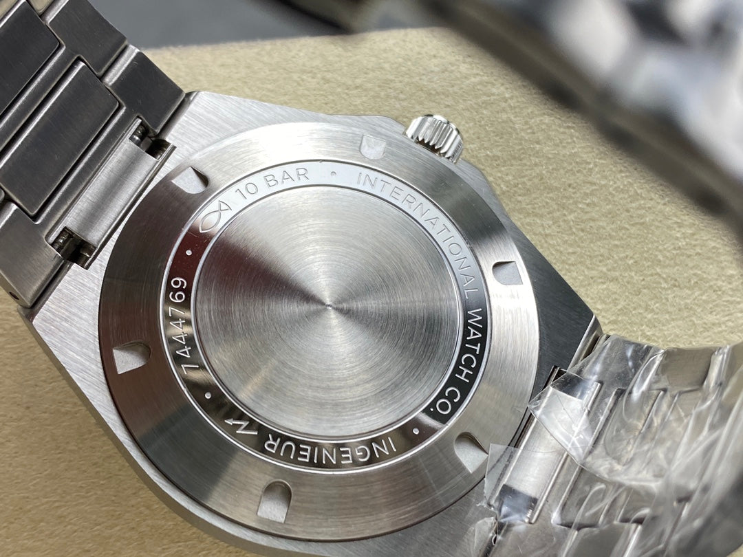IWC Ingenieur 40mm Cream Dial Sliver White Numerals Steel Case