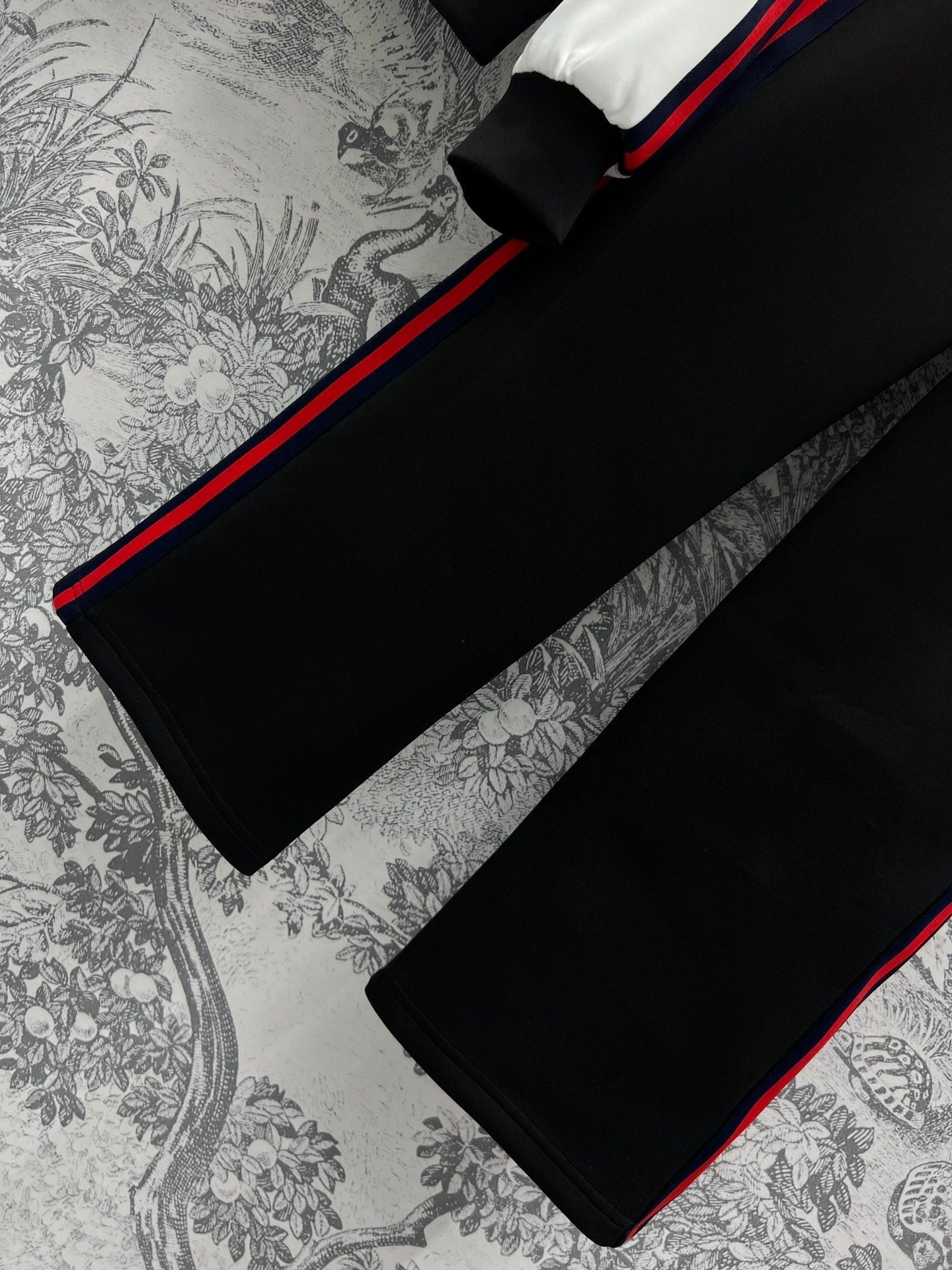 Gucci 25 Sport Suit Black White Acetate