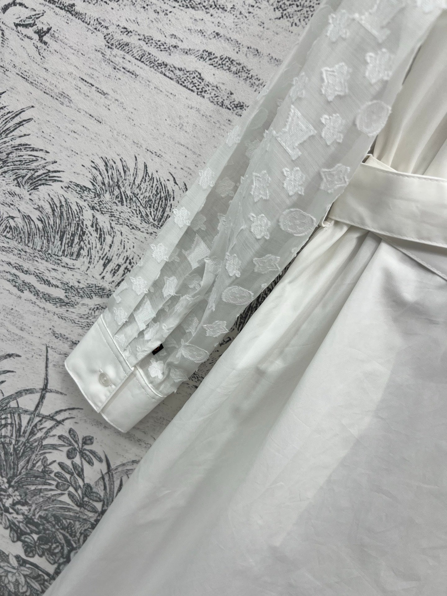 LV 25 Splicing Perspective Jacquard Monogram Sleeve Dress White Cotton