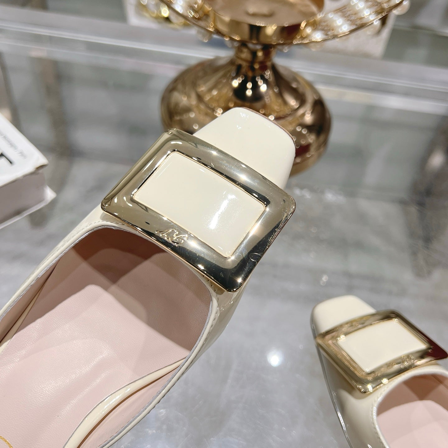 Viv 25 Mules Buckle Beige Patent Leather 235350