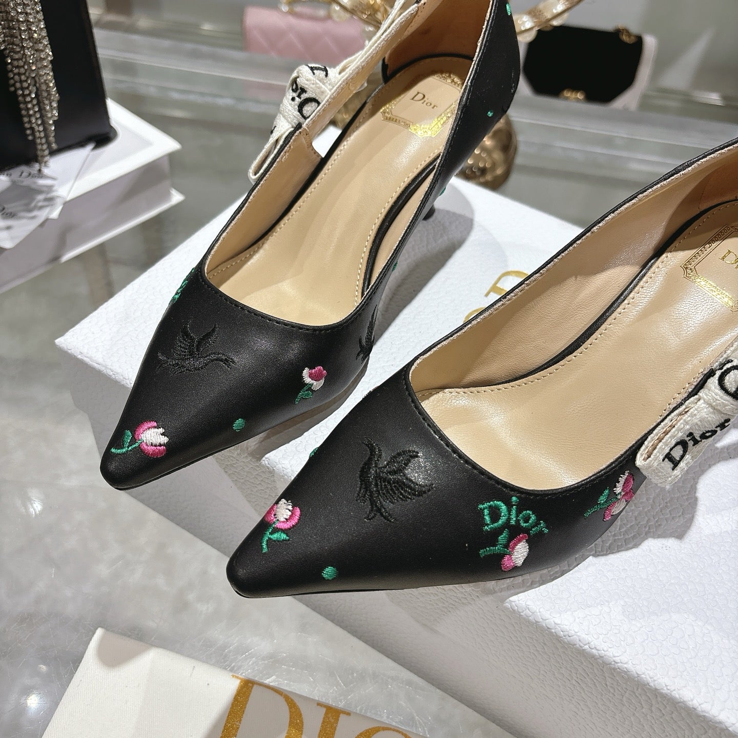 CD 26 High Heel Pump Flower 45 Black Sheepskin Ribbon 679717