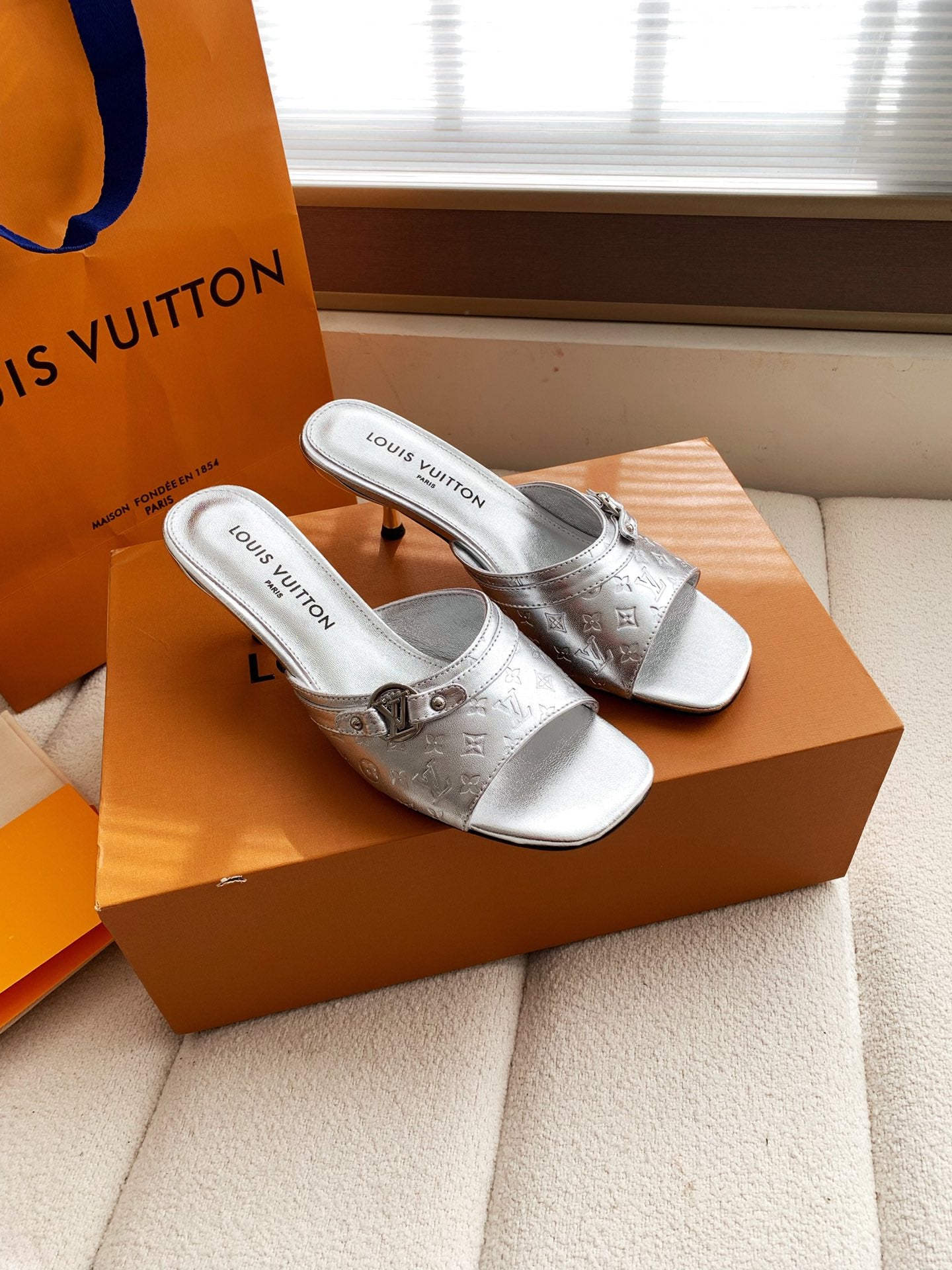 LV 26s High Heels 55 Slippers Sliver Sheepskin 614983