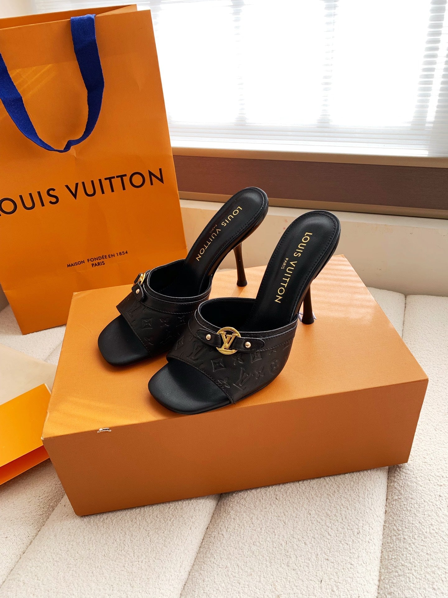LV 26s High Heels 95 Slippers Black Sheepskin 614985