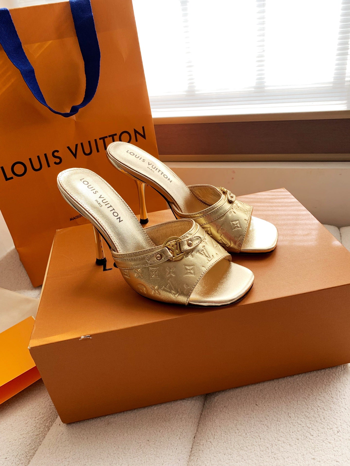 LV 26s High Heels 95 Slippers Gold Metallic Sheepskin 614989