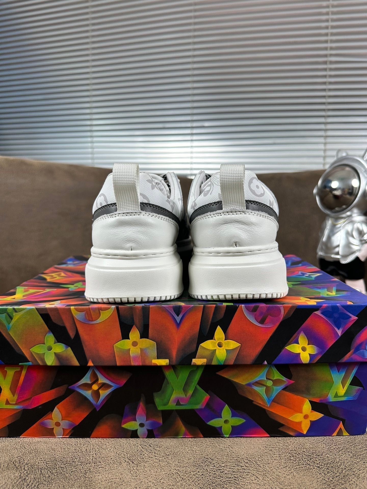 LV TRAINER SHOES IN WHITE MIX BLACK CALFSKIN