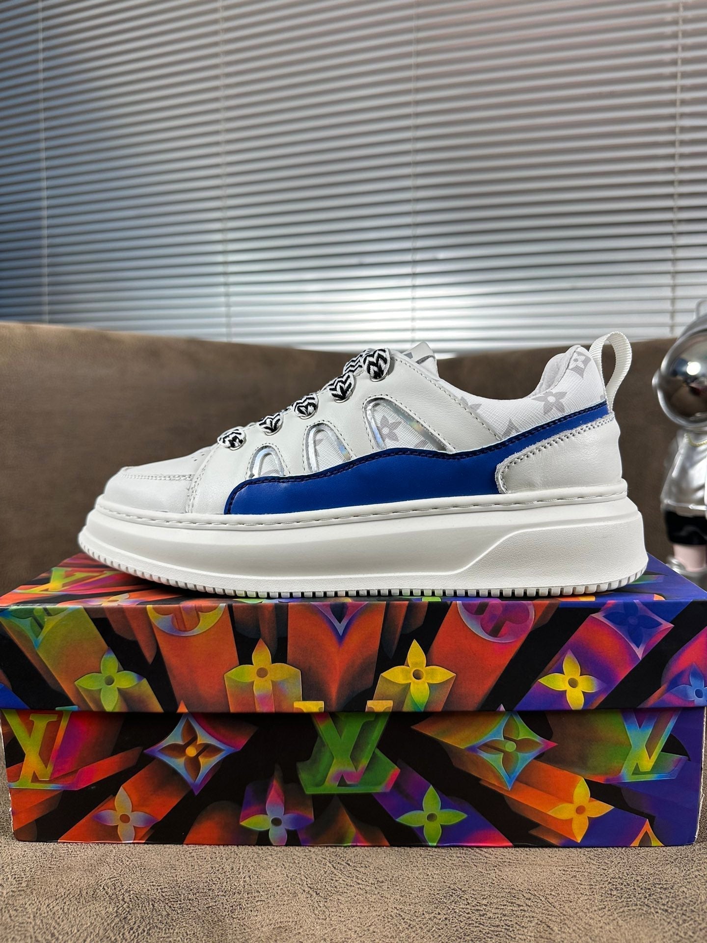 LV TRAINER SHOES IN WHITE MIX BLUE CALFSKIN