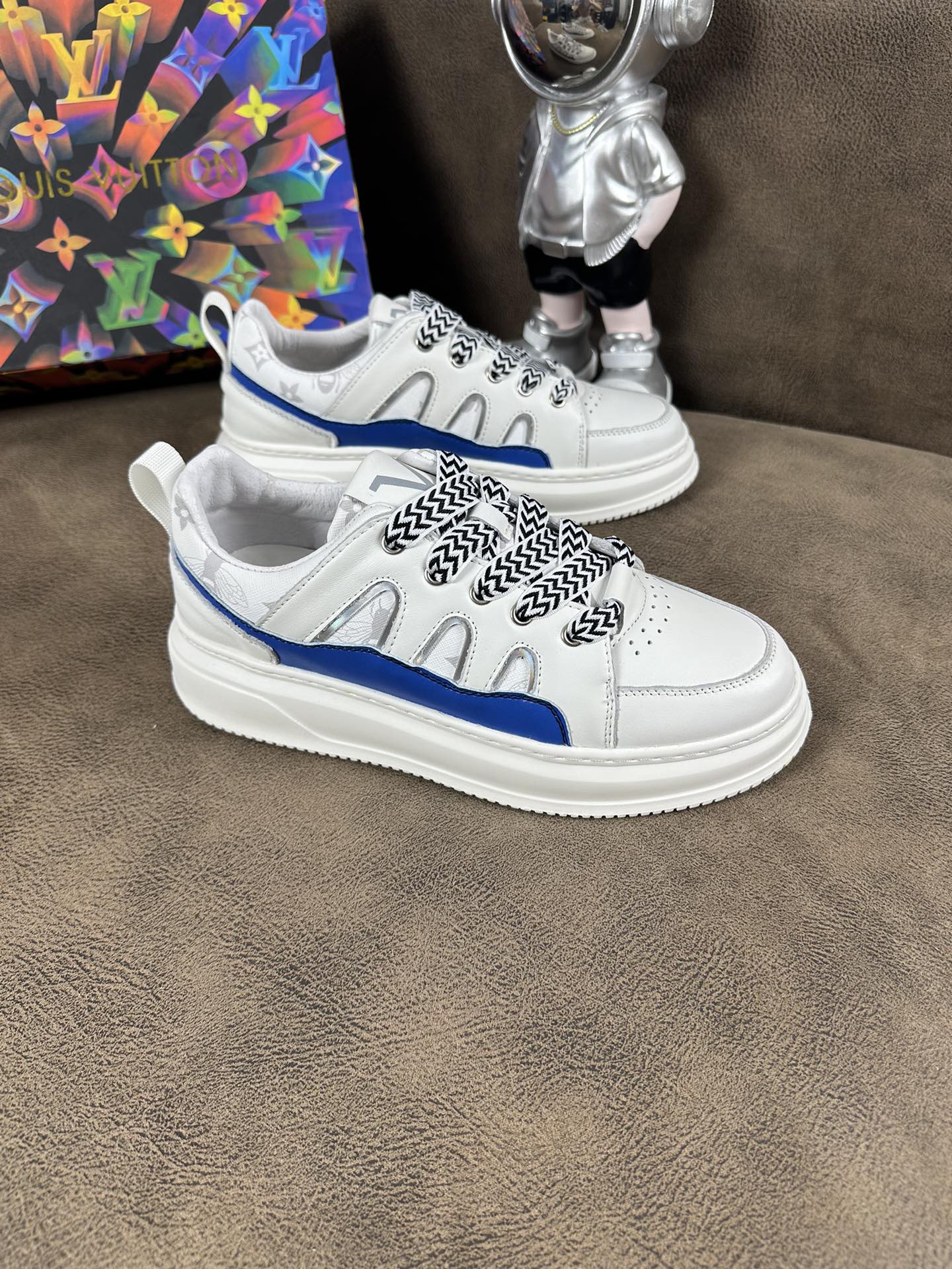 LV TRAINER SHOES IN WHITE MIX BLUE CALFSKIN