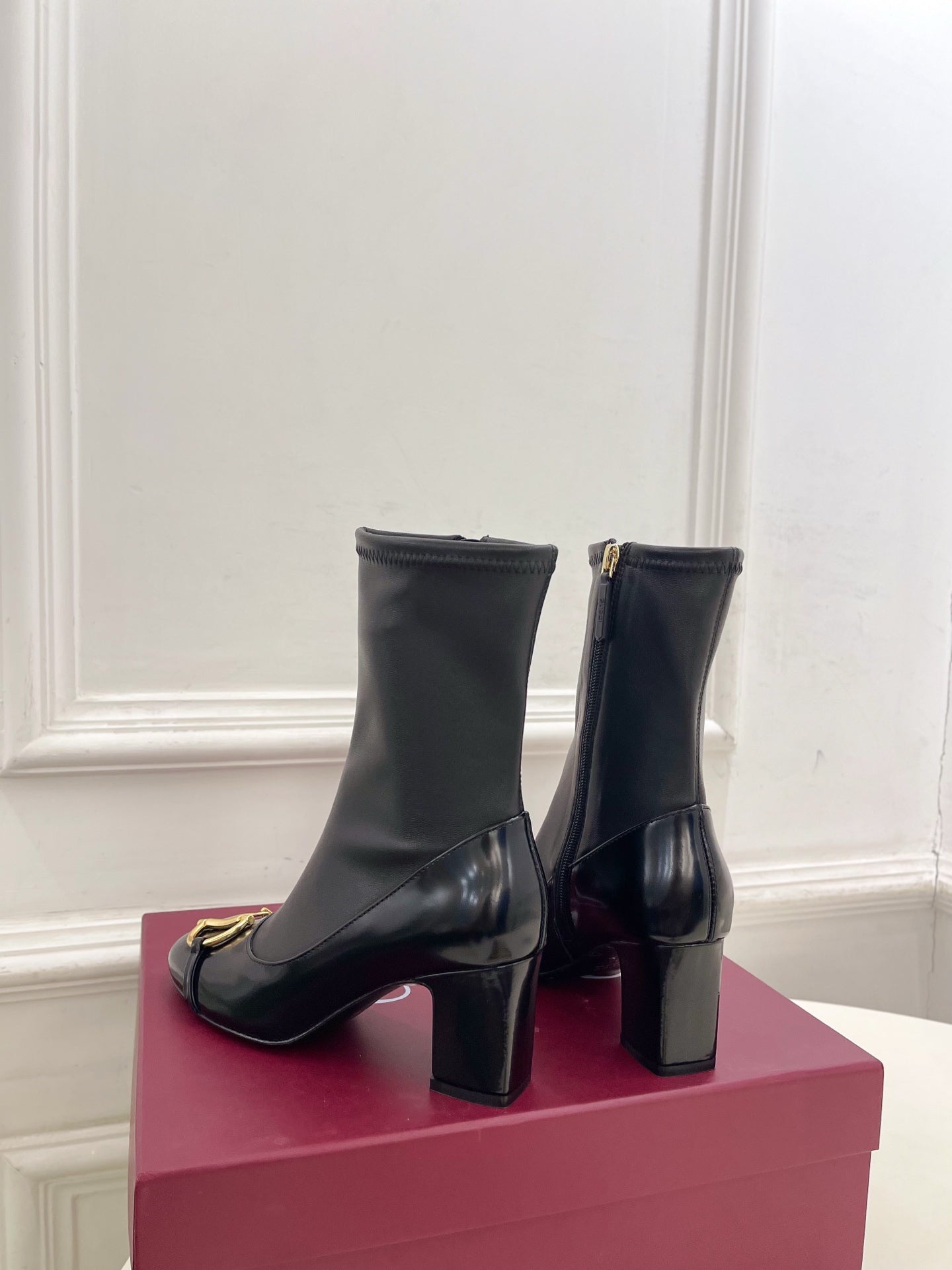 GG half-D chain buckle ankle boots black sheepskin 536056